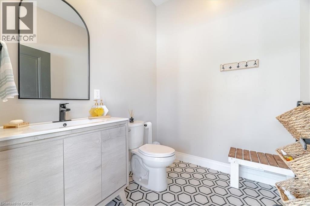 86 CANTERS Close, Kitchener, Ontario, N2C2R3 — Photo 2