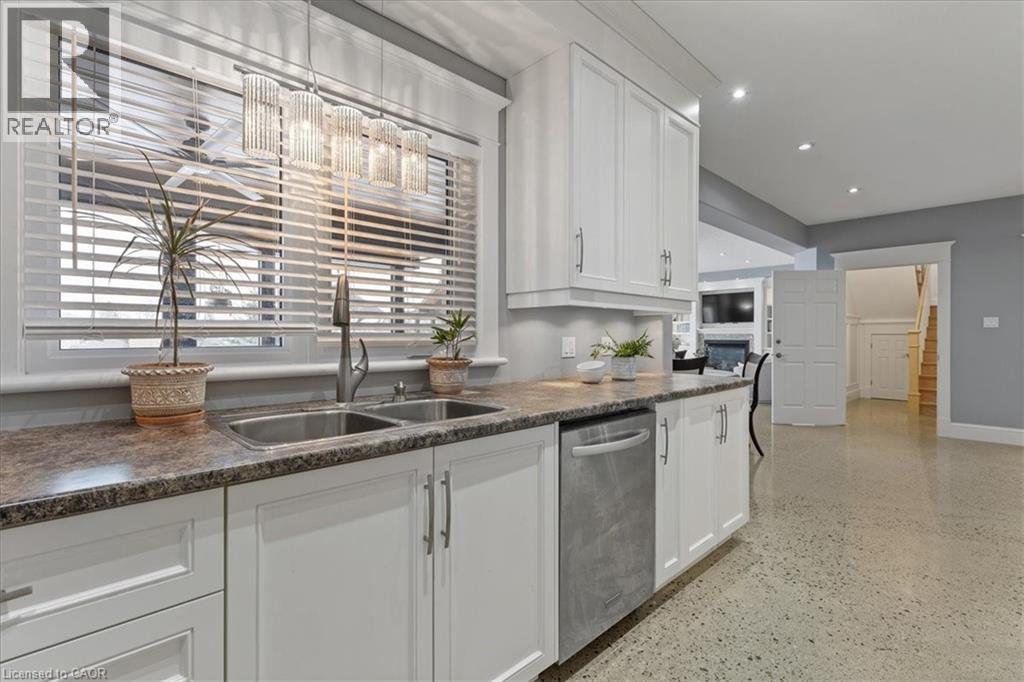 86 CANTERS Close, Kitchener, Ontario, N2C2R3 — Photo 7