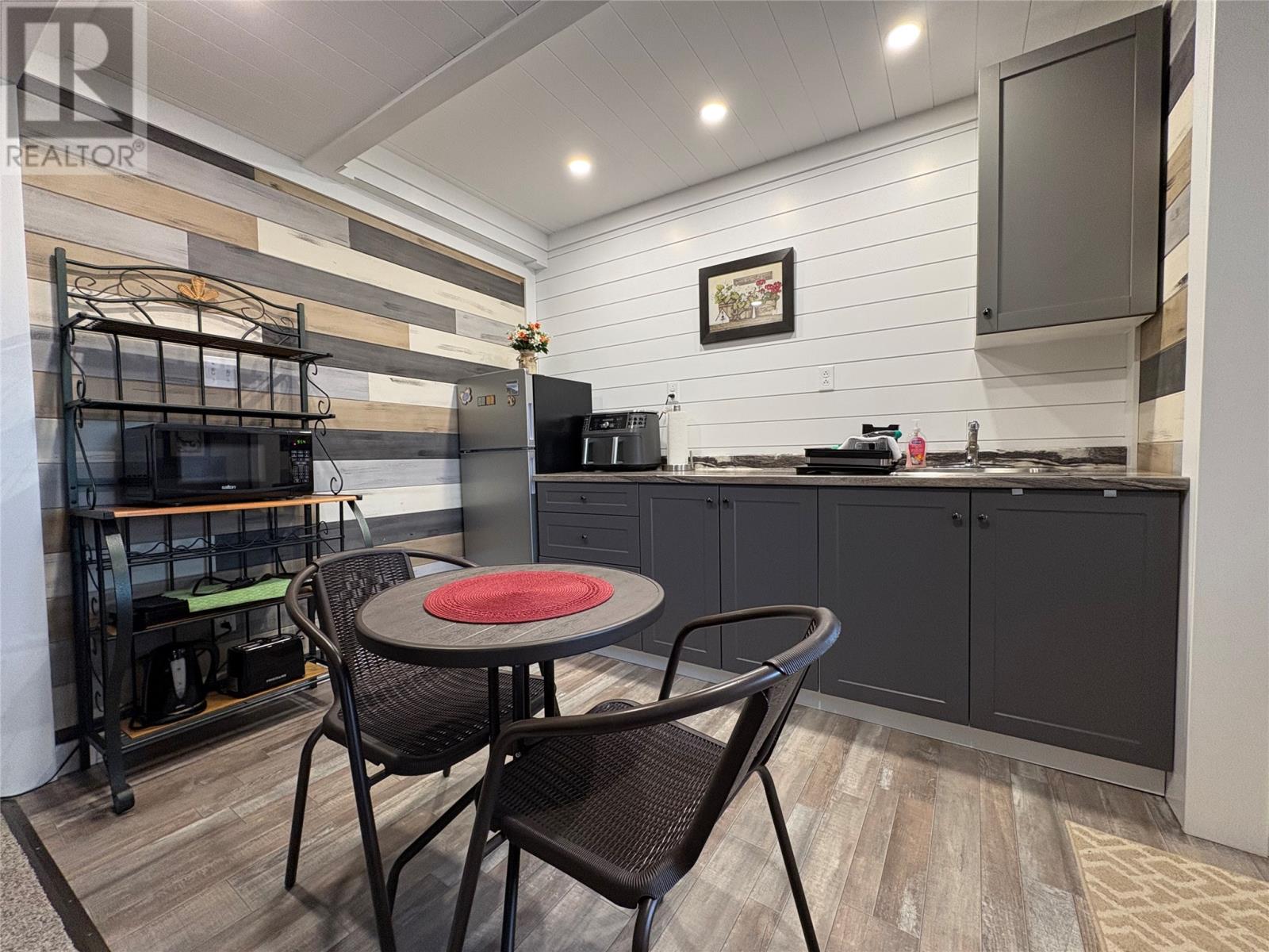 46 Main Street - 20