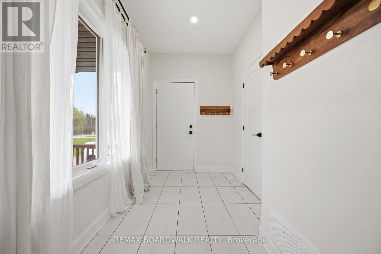 447 CHURCHILL ROAD - 4