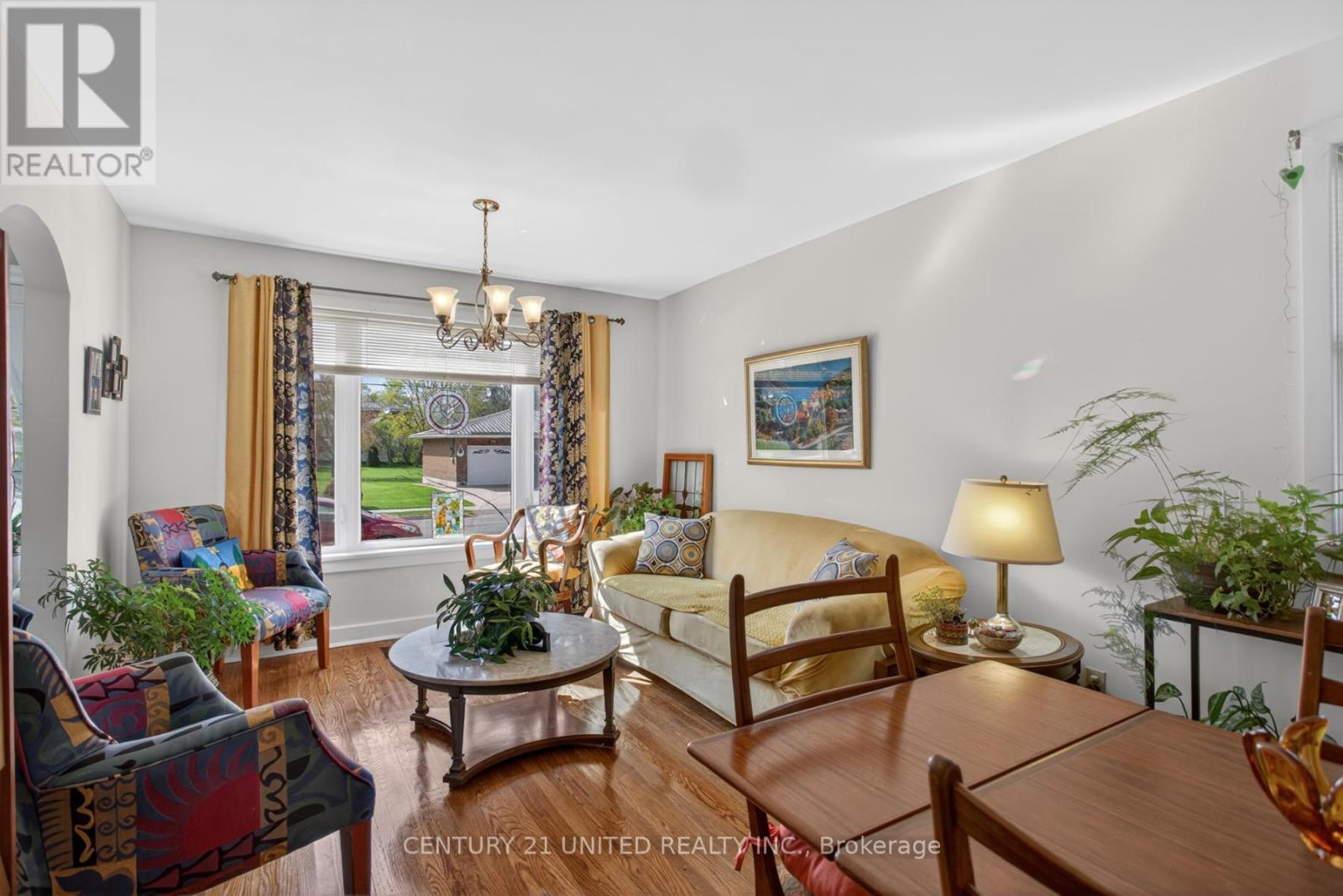 17 MARGARET STREET N - 16