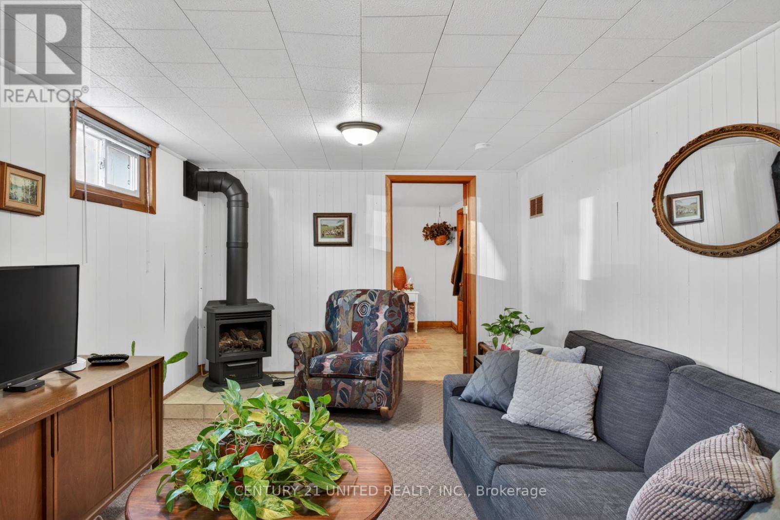 17 MARGARET STREET N - 24