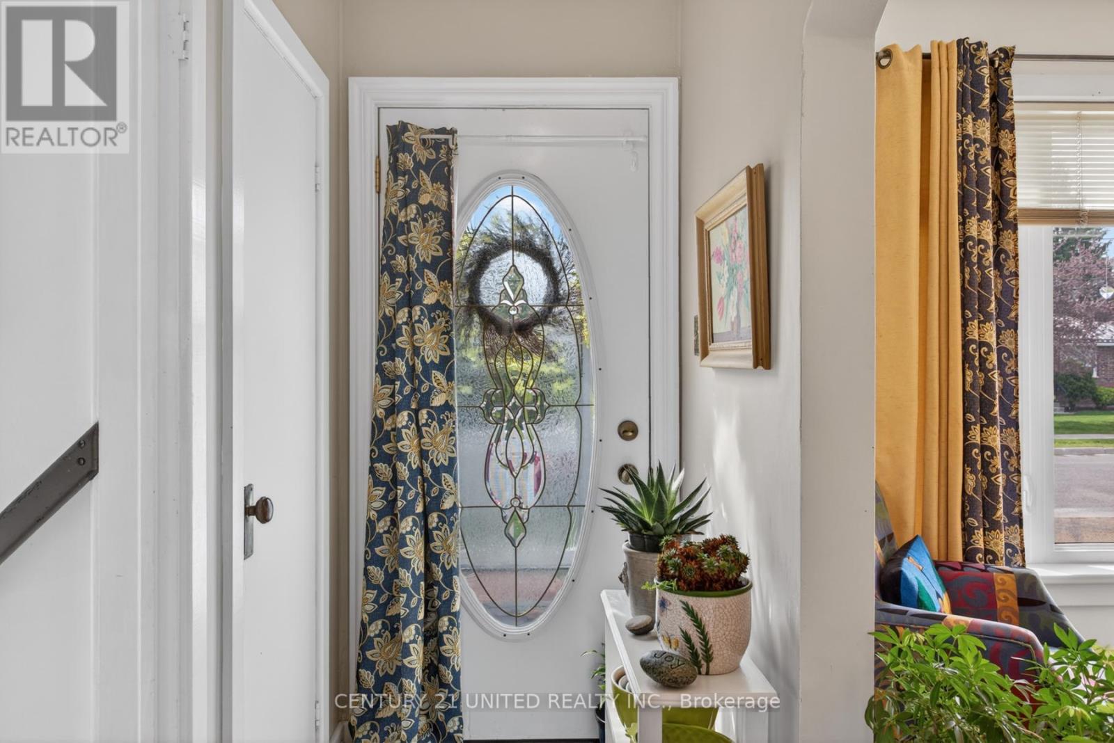 17 MARGARET STREET N - 7