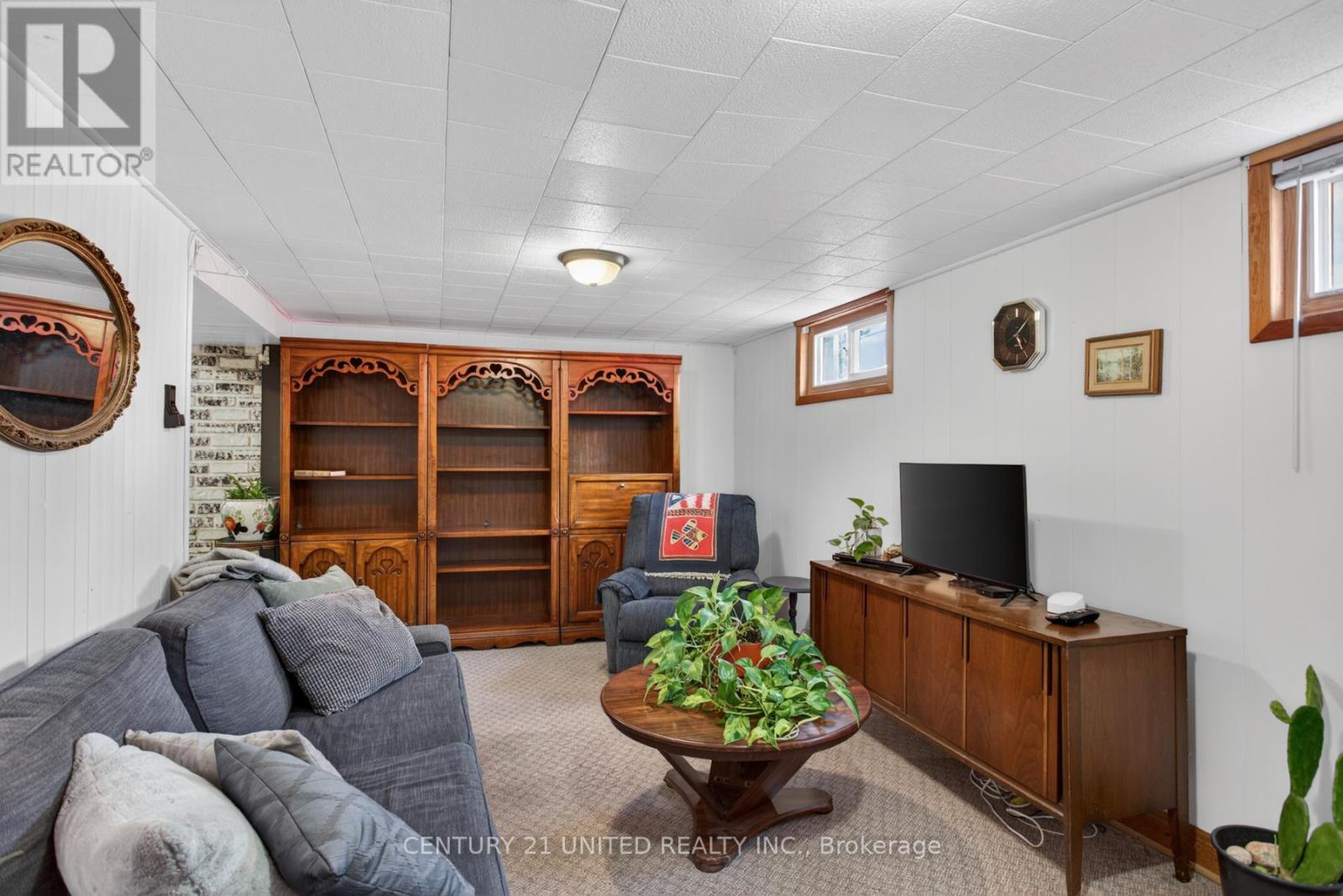 17 MARGARET STREET N - 25