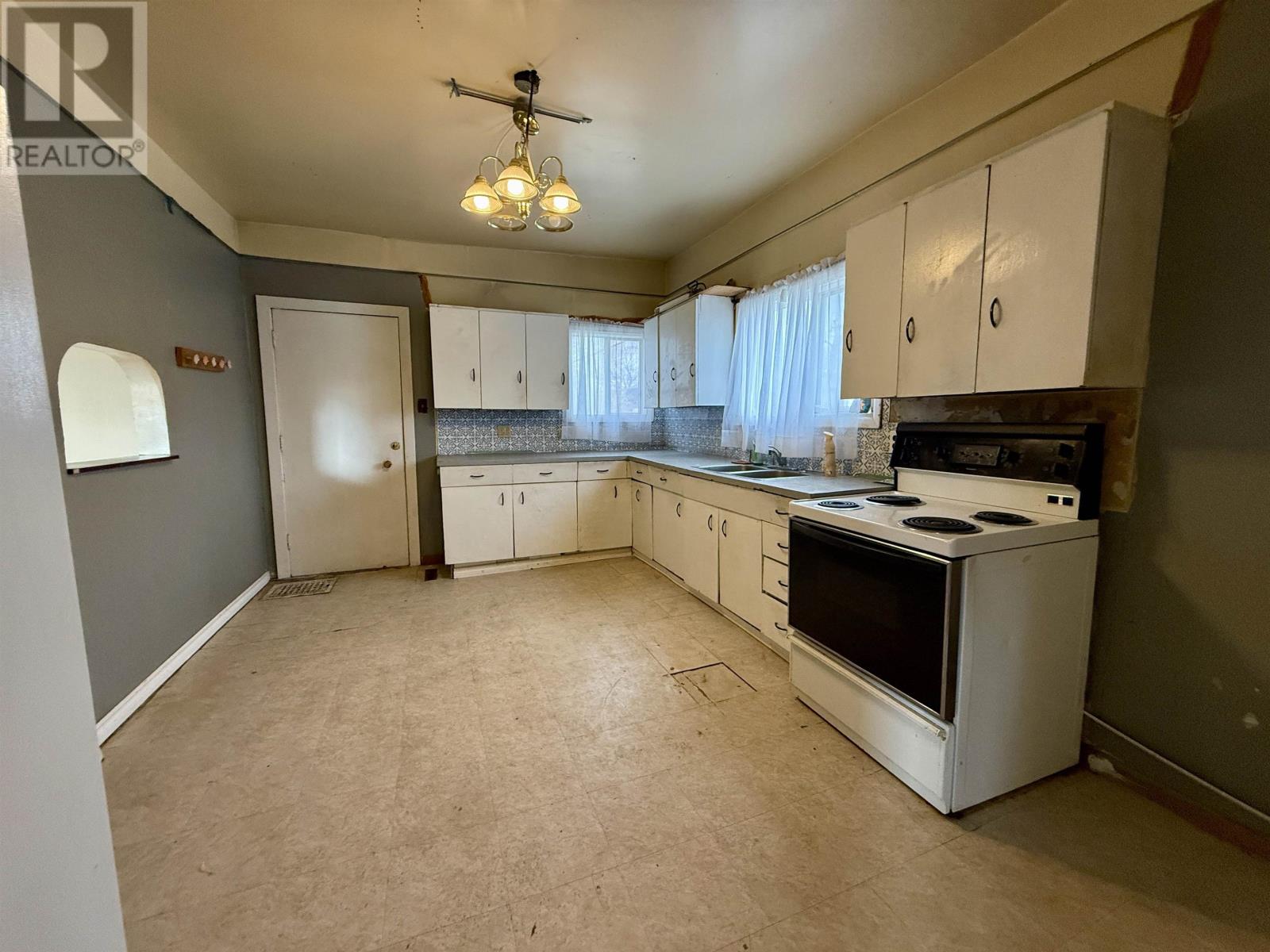 135 Norah ST N, Thunder Bay, Ontario, P7C4G9 — Photo 2