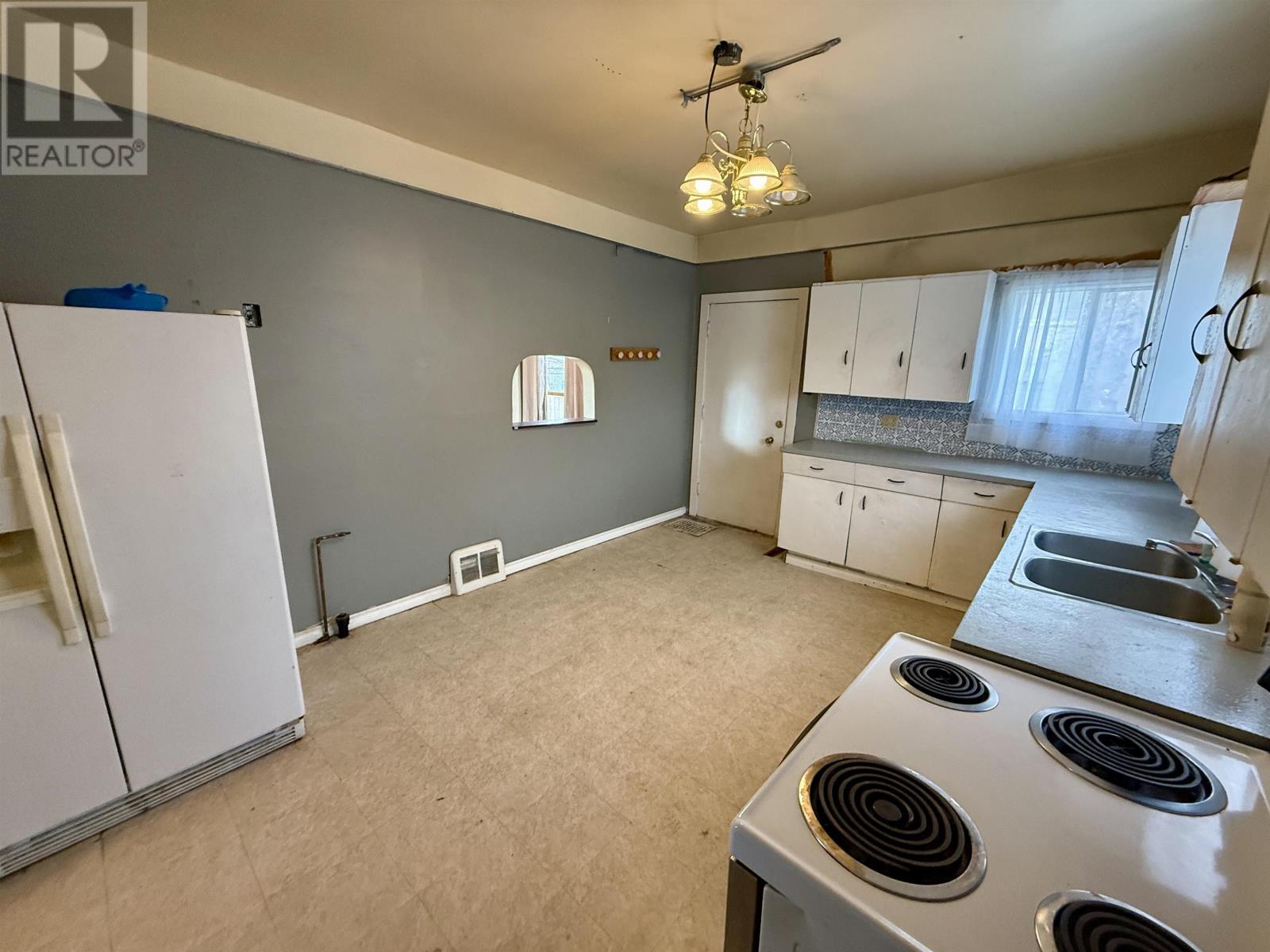 135 Norah ST N, Thunder Bay, Ontario, P7C4G9 — Photo 9