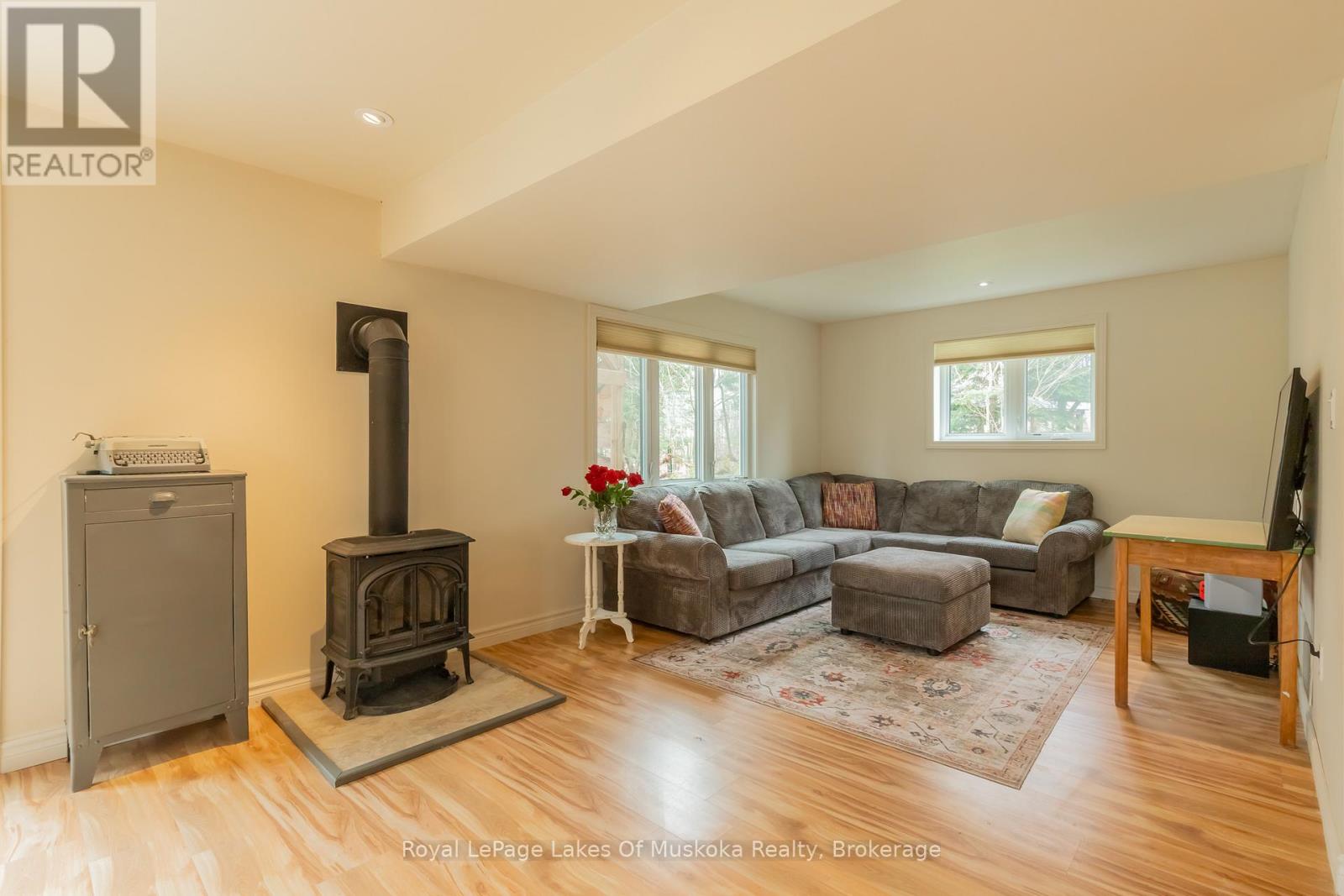 17 HART COURT - 26