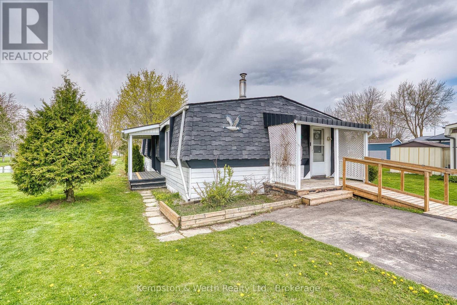 71 FAIRVIEW CRESCENT - 11