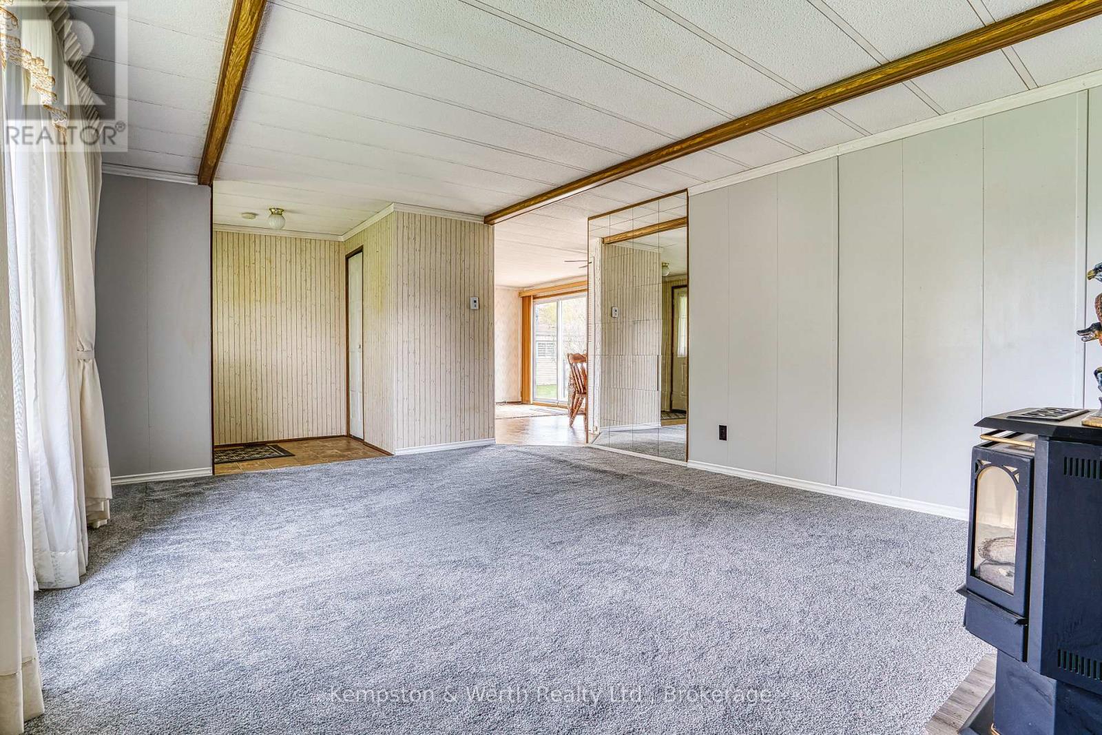 71 FAIRVIEW CRESCENT - 19