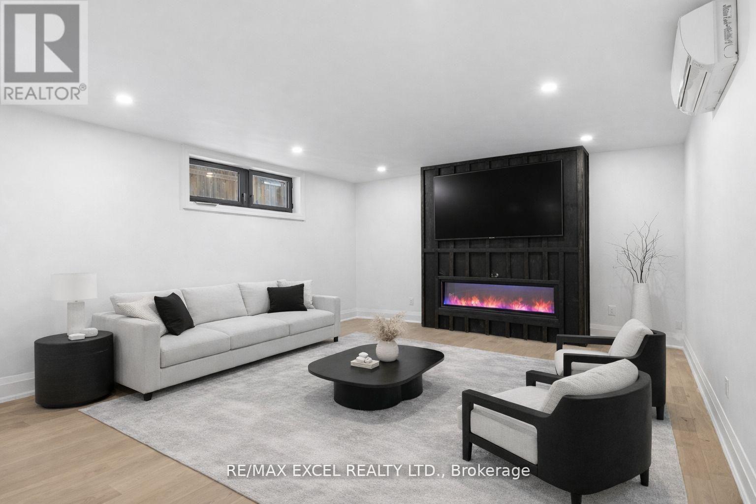 34 RAYMOND AVENUE - 32