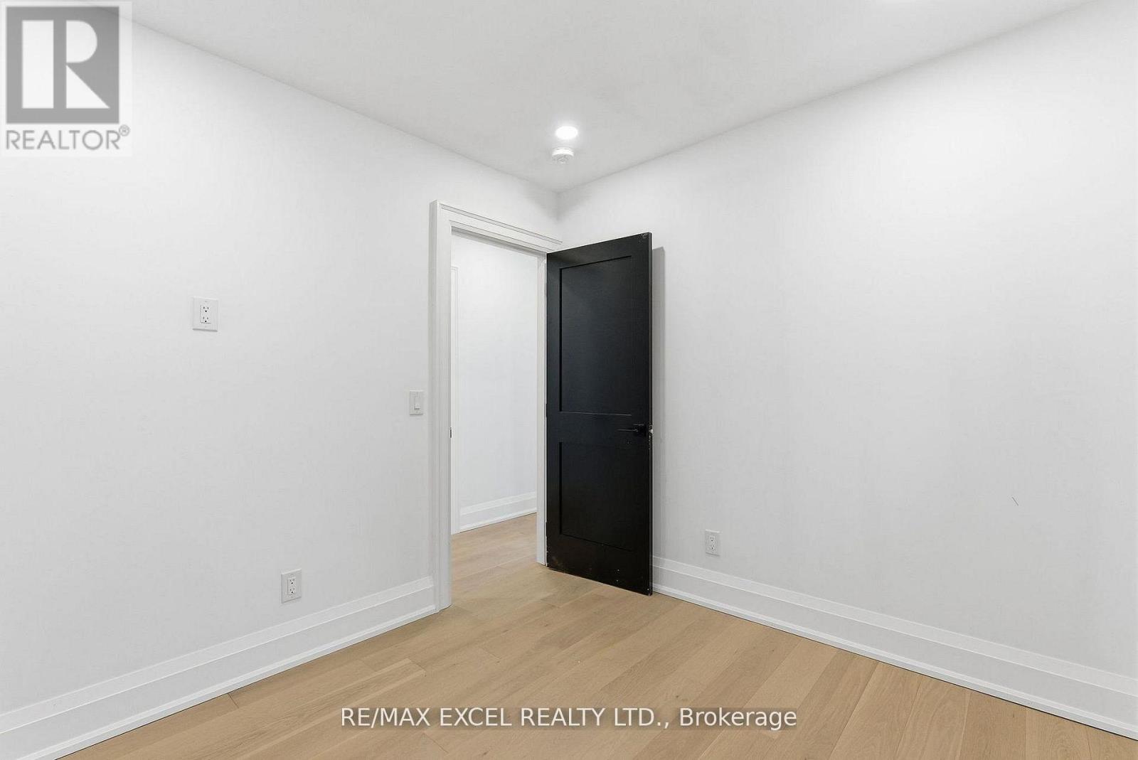 34 RAYMOND AVENUE - 14