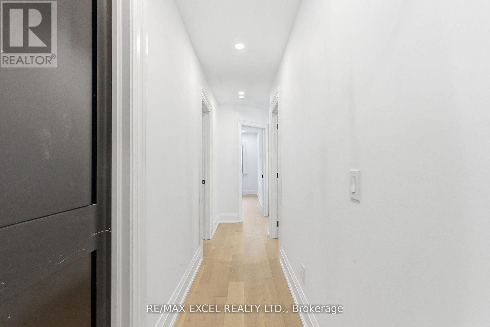 34 RAYMOND AVENUE - 26