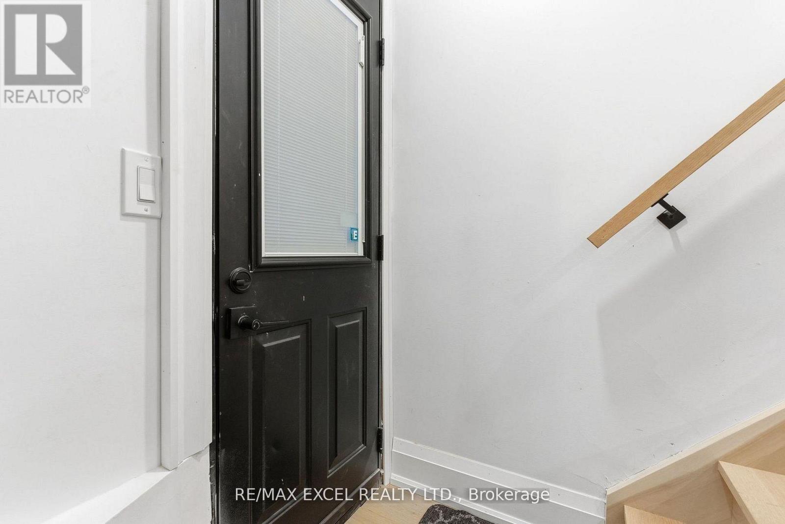 34 RAYMOND AVENUE - 27