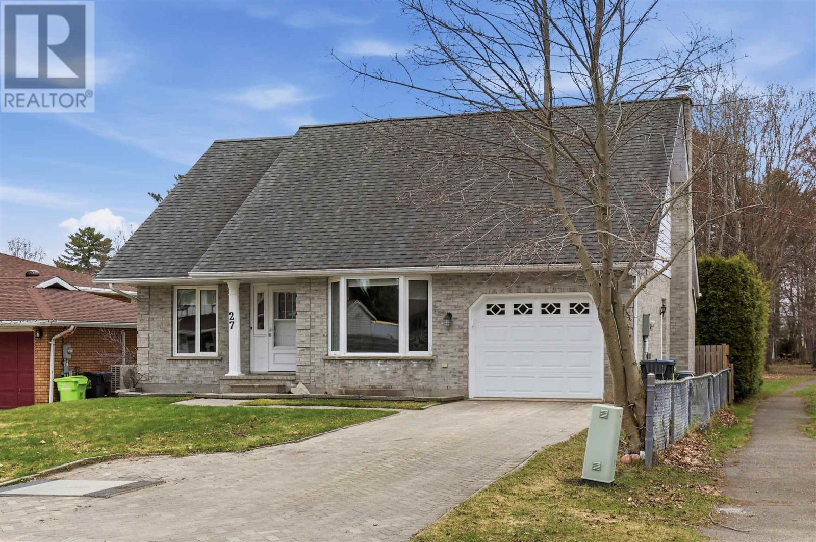 27 Golf Range CRES, Sault Ste. Marie, Ontario, P6A6A4 — Photo 2