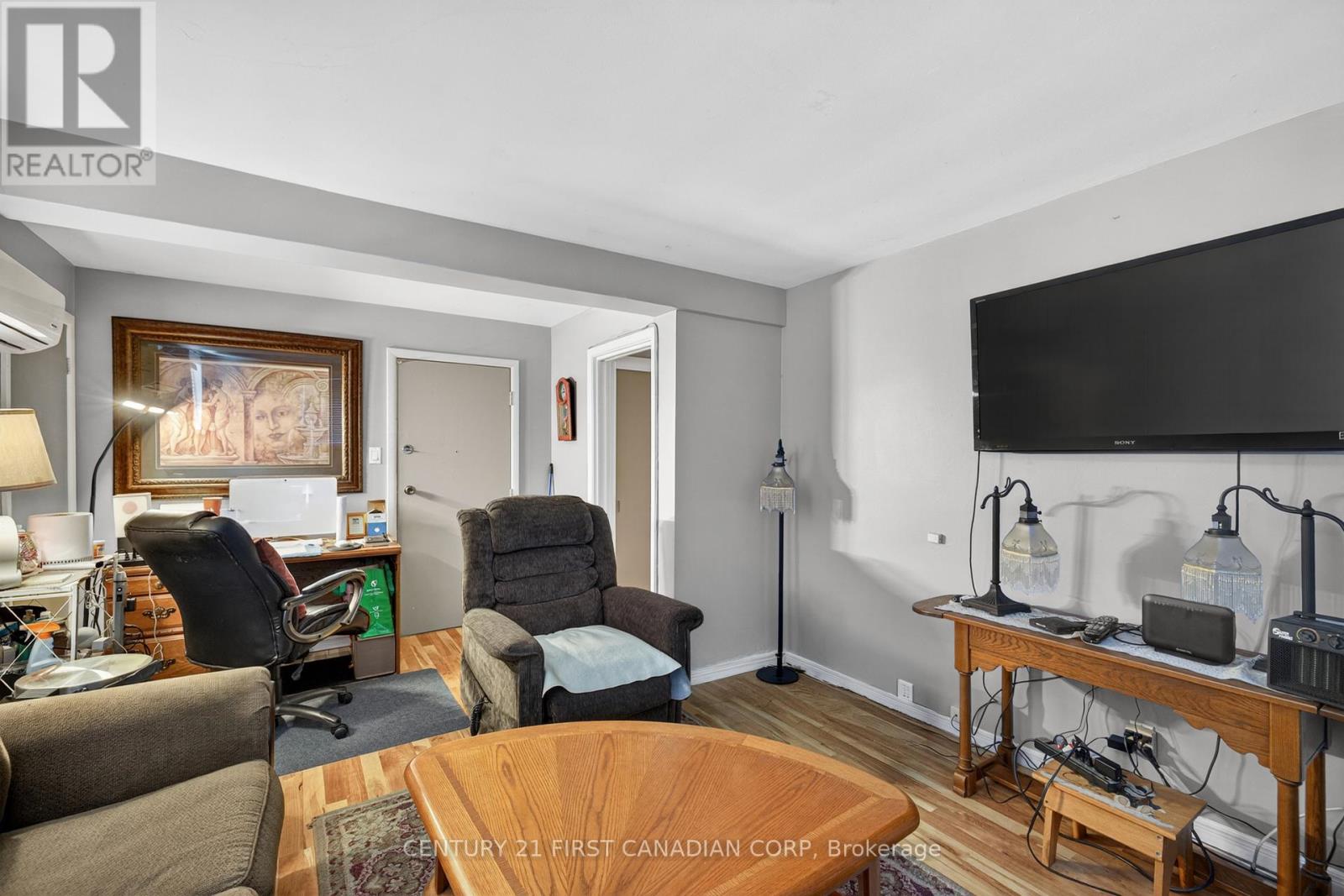 197 BARKER STREET - 35