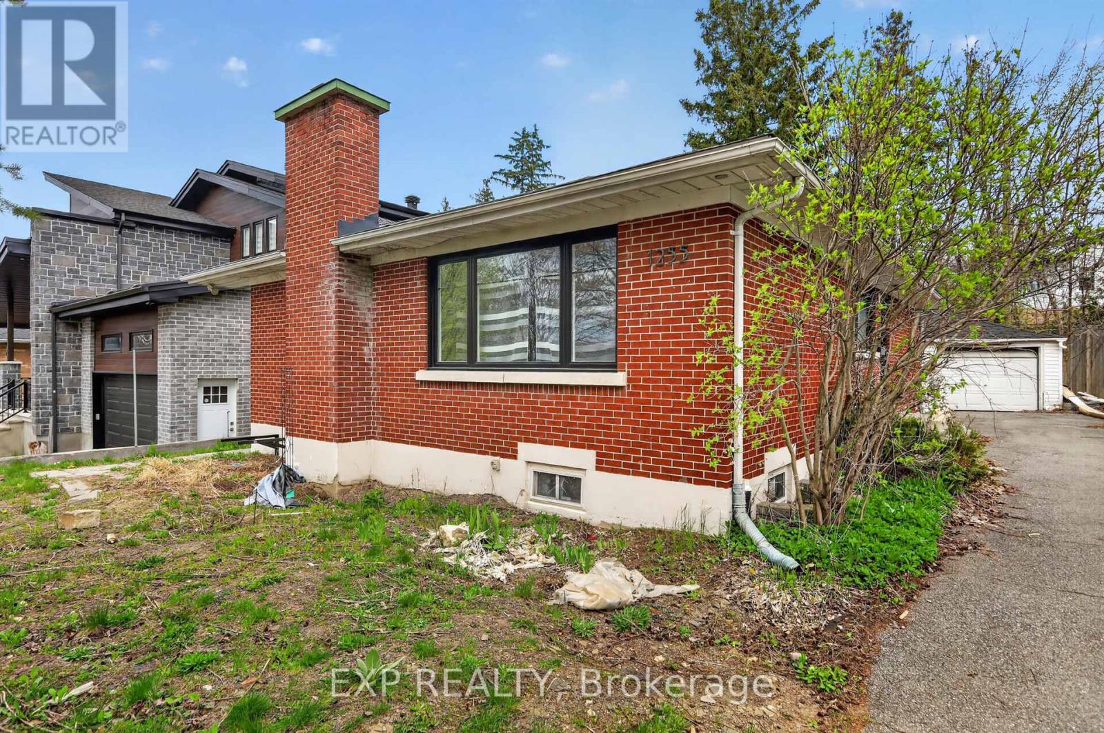1255 EVANS BOULEVARD N - 1