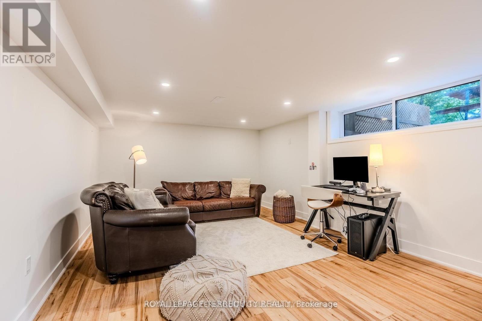 327 RIVER SIDE DRIVE - 37