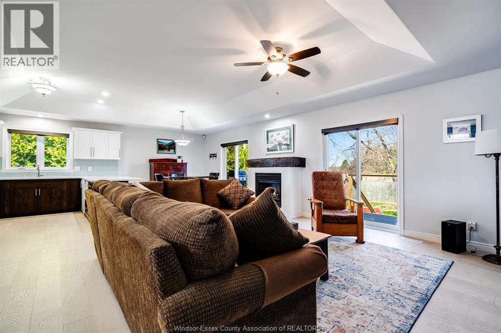 210 Dieppe CRESCENT - 2
