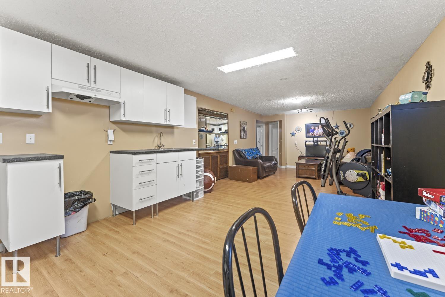 4908 59 ST - 11