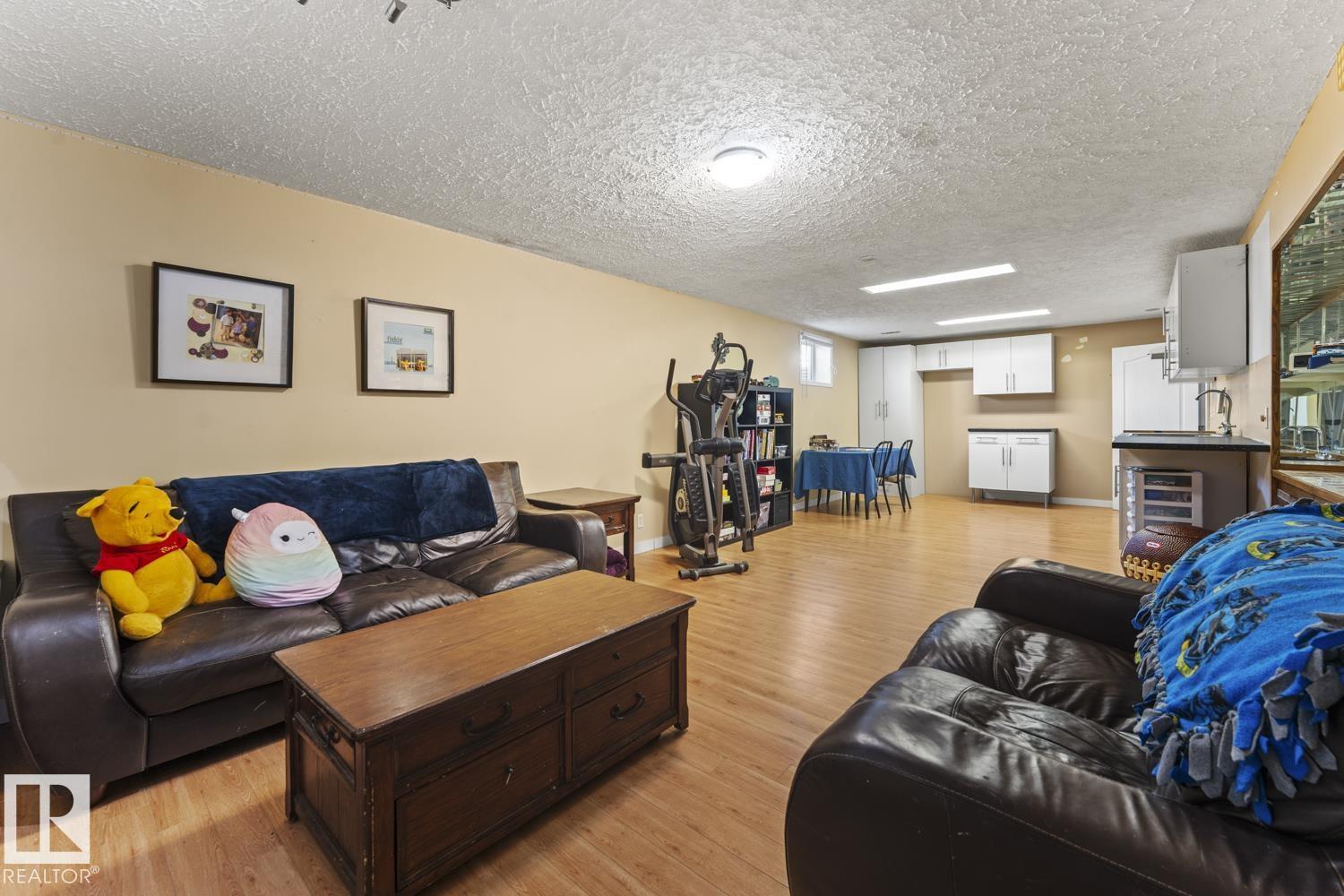 4908 59 ST - 15