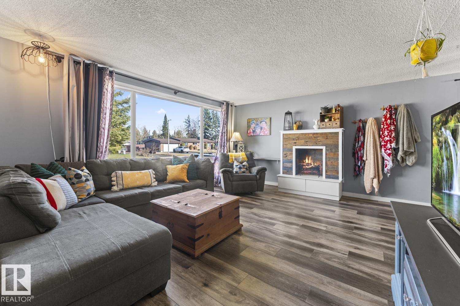 4908 59 ST - 23