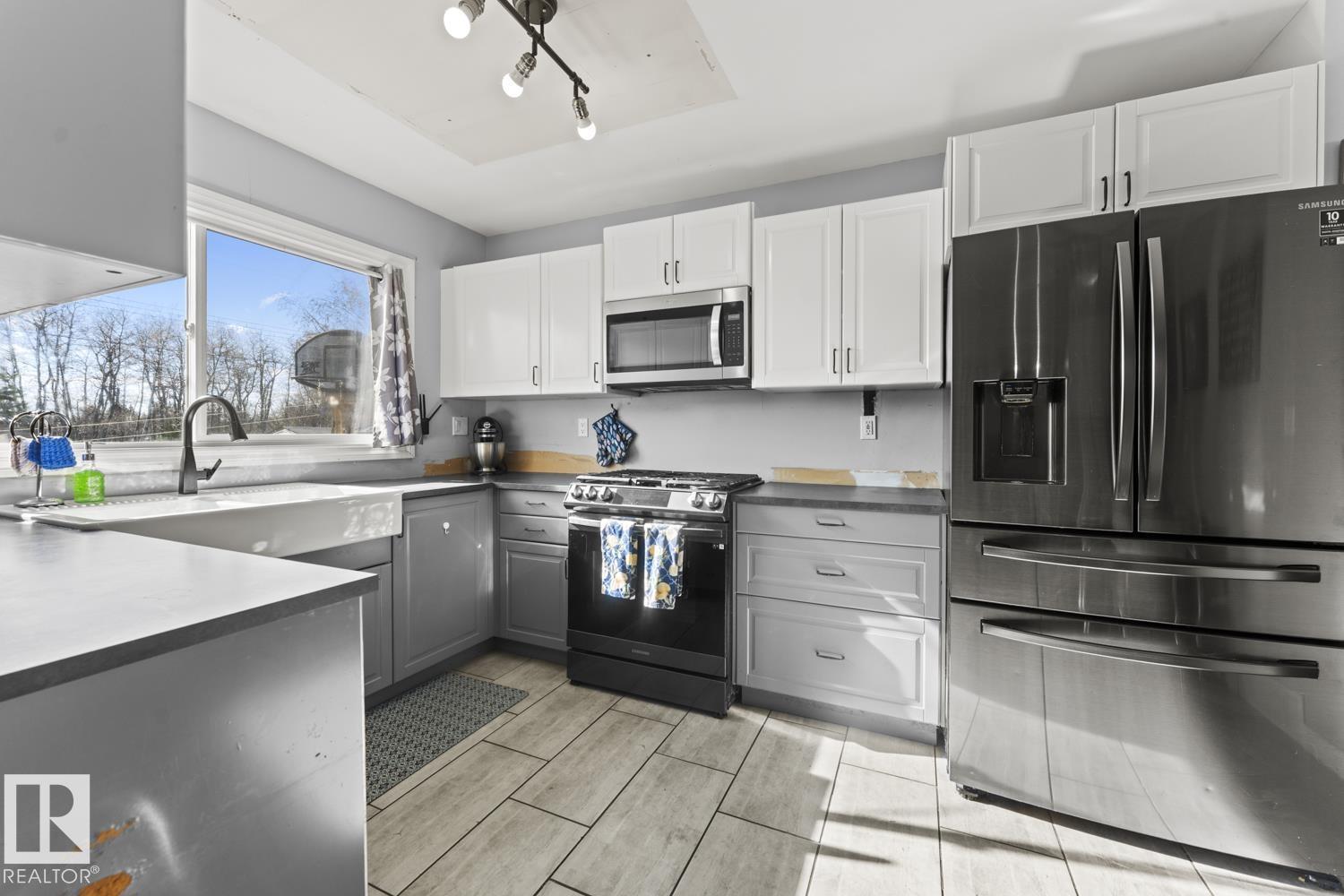 4908 59 ST - 30