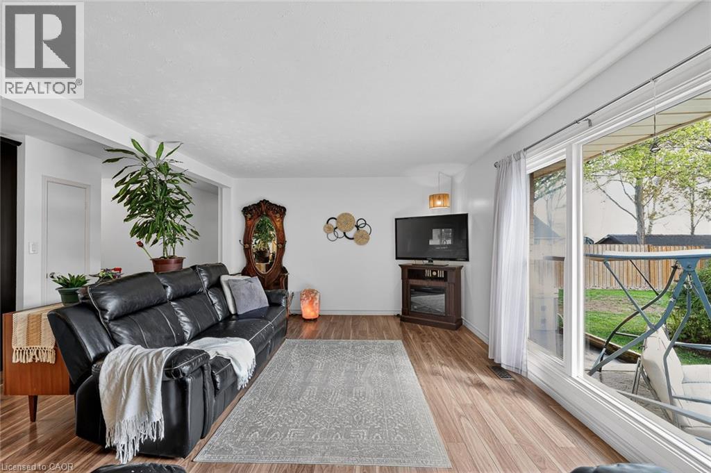 269 ROBINSON Street - 25