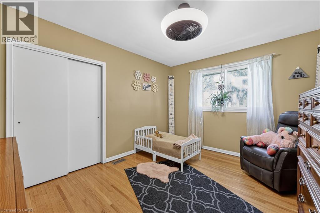 269 ROBINSON Street - 36