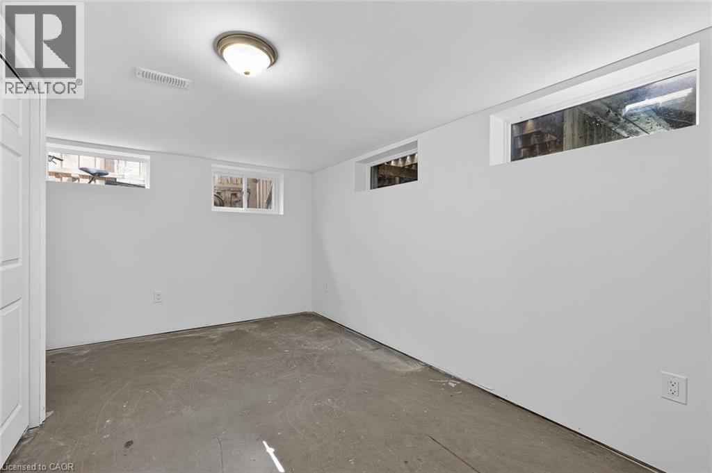 269 ROBINSON Street - 39
