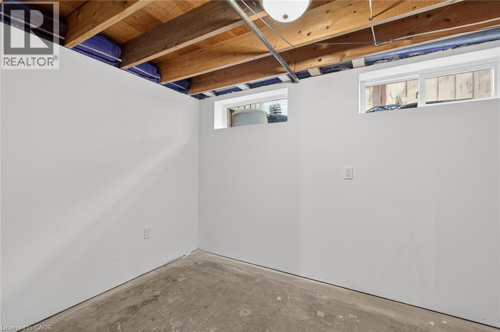 269 ROBINSON Street - 43