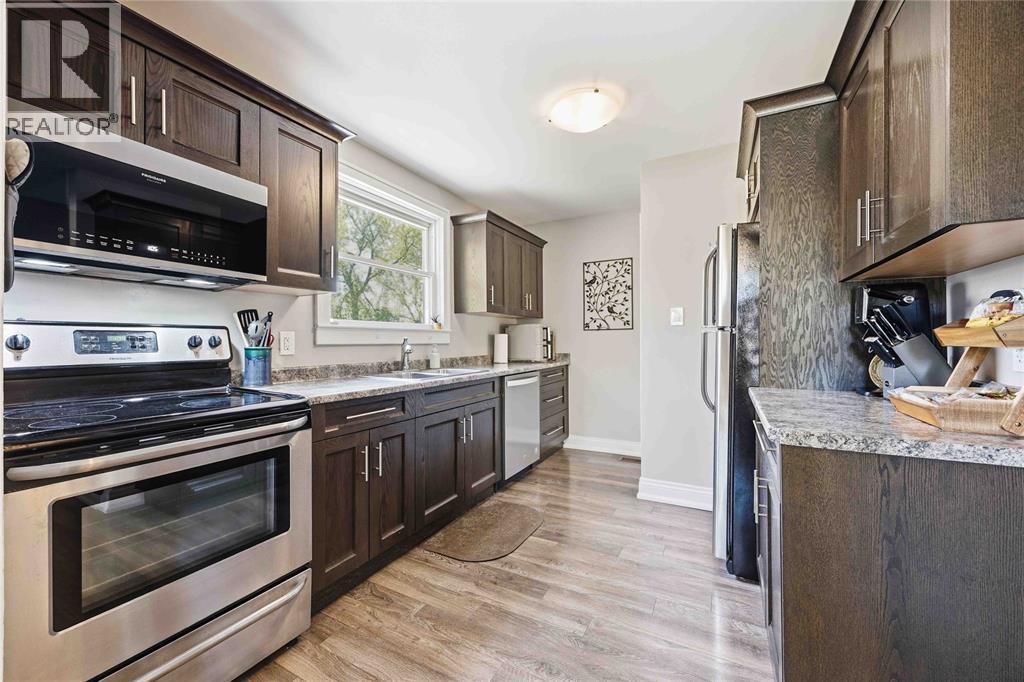 827 LONDON ROAD, Sarnia, Ontario, N7T4X7 — Photo 17