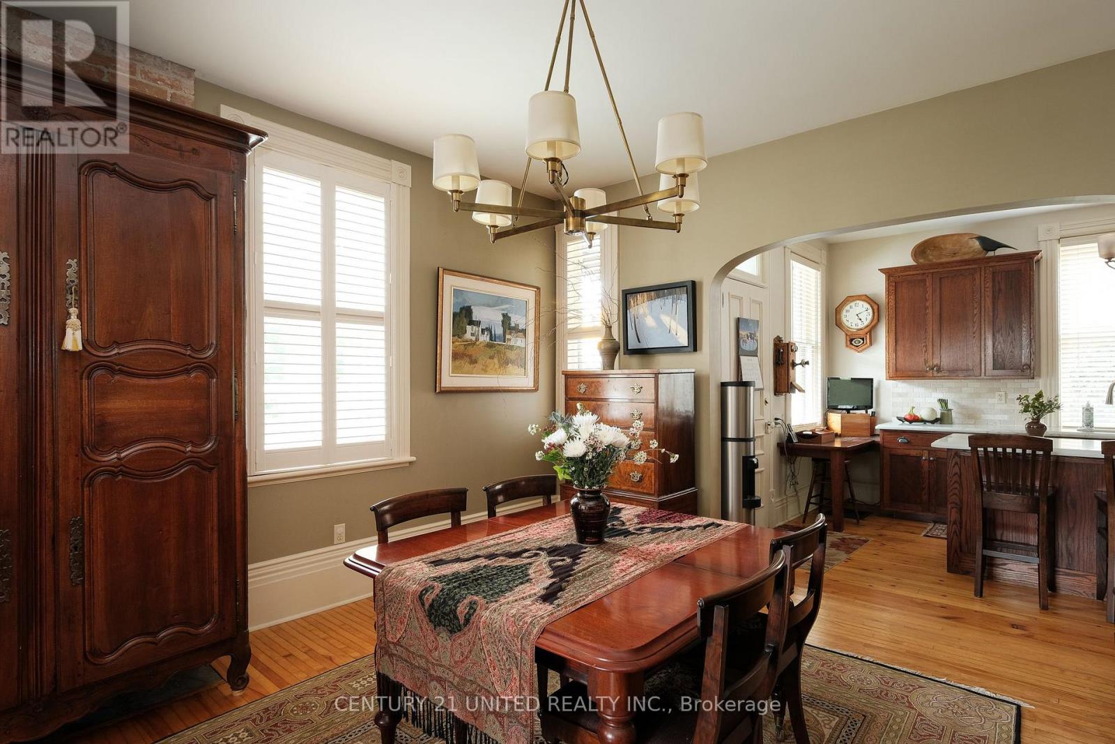 558 HARVEY STREET - 10