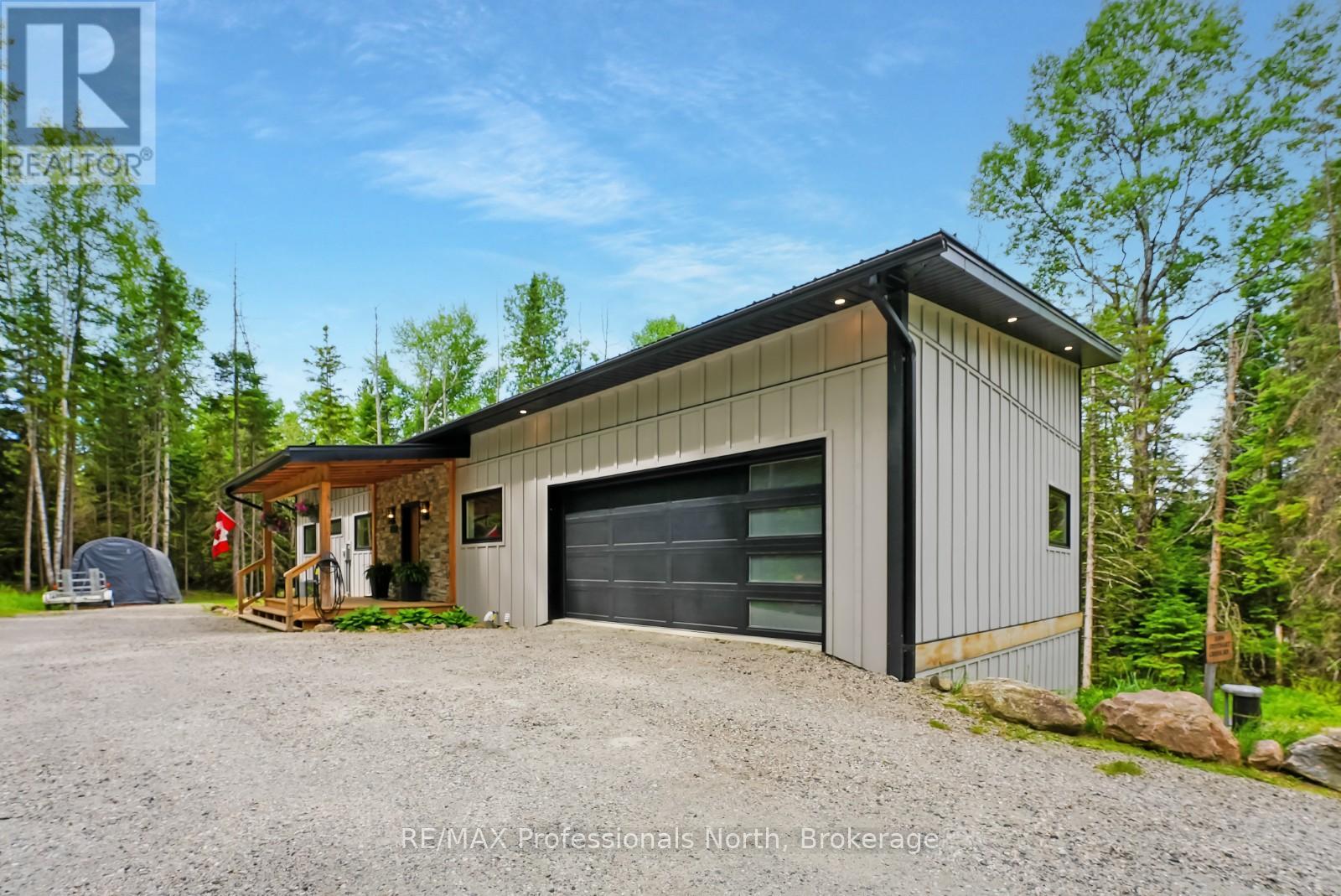 1086 STOTHART CREEK ROAD - 44