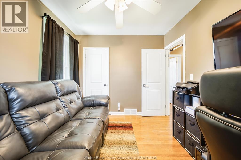1347 BERNARD ROAD - 18