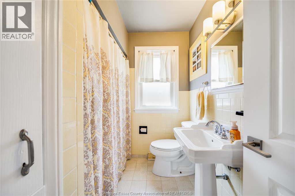 1347 BERNARD ROAD - 19