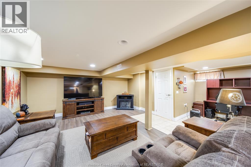 1347 BERNARD ROAD - 21