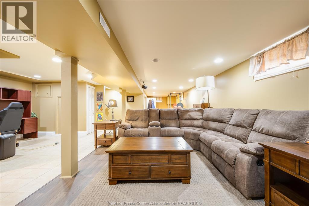 1347 BERNARD ROAD - 23