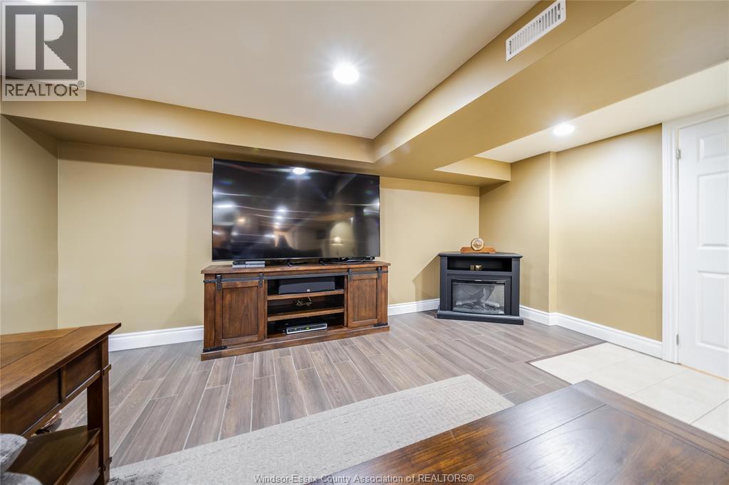 1347 BERNARD ROAD - 24