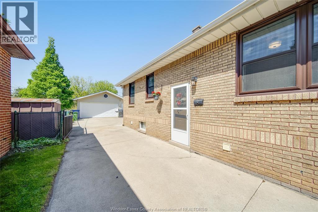 1347 BERNARD ROAD - 31