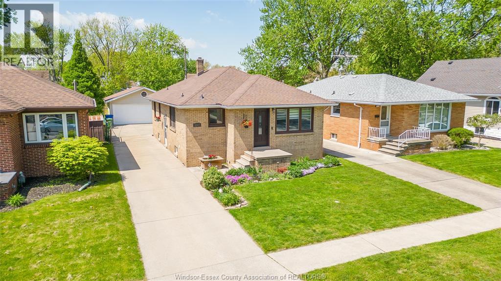 1347 BERNARD ROAD - 38