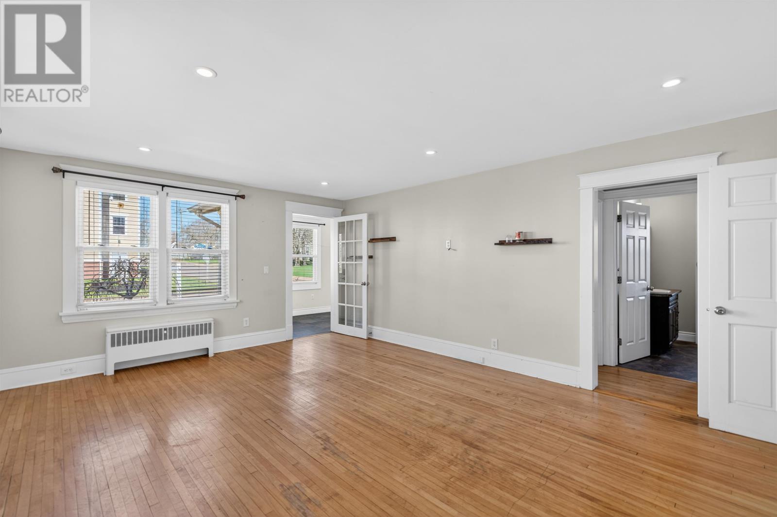 289 Granville Street - 12