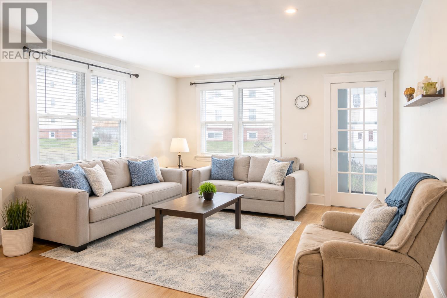 289 Granville Street - 13