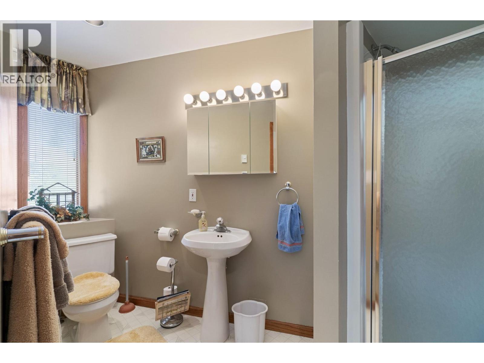1 to 5 2924 Eagle Bay Road, Blind Bay
