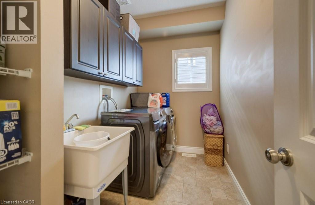 331 WESTPARK Crescent Unit# UPPER, Waterloo, Ontario, N2T3A2 — Photo 8
