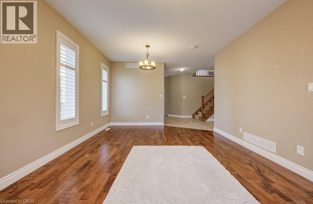 331 WESTPARK Crescent Unit# UPPER, Waterloo, Ontario, N2T3A2 — Photo 3