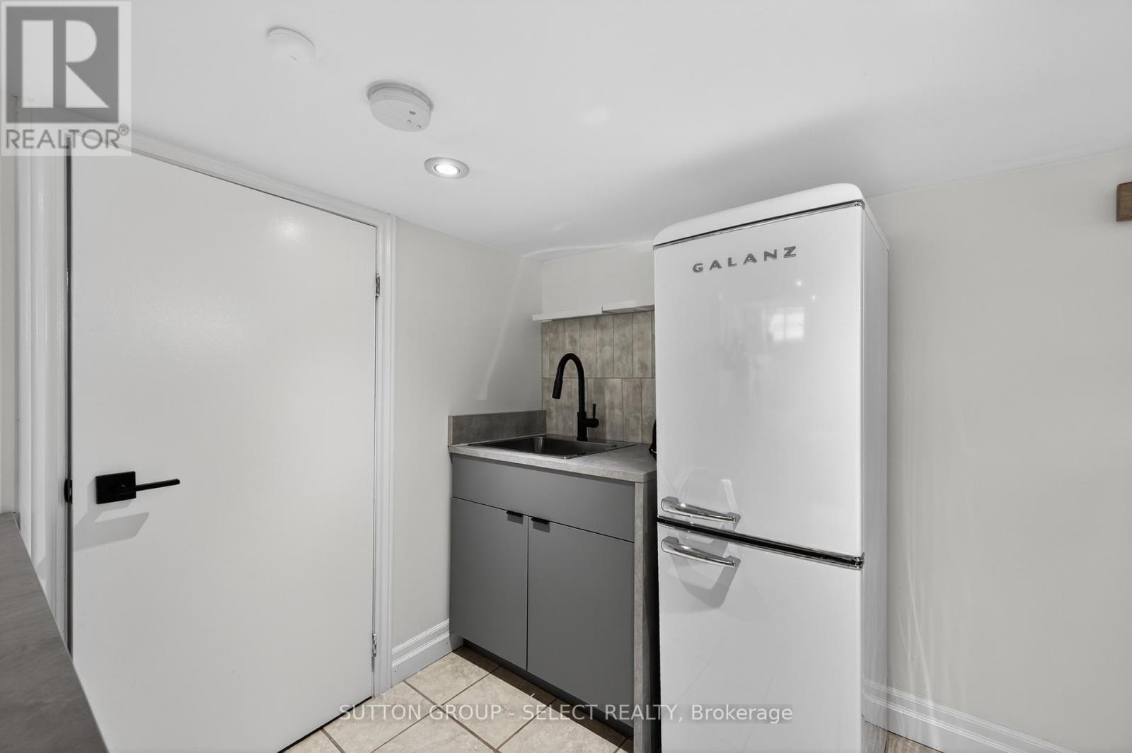 48 BARKER STREET - 16