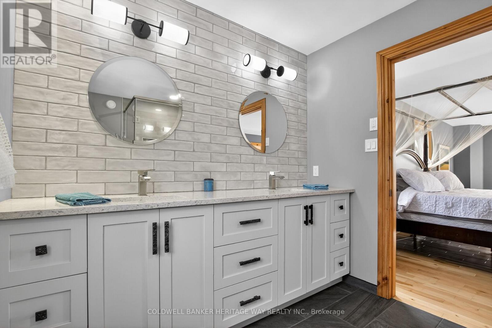 1220 THOMAS LANE - 20