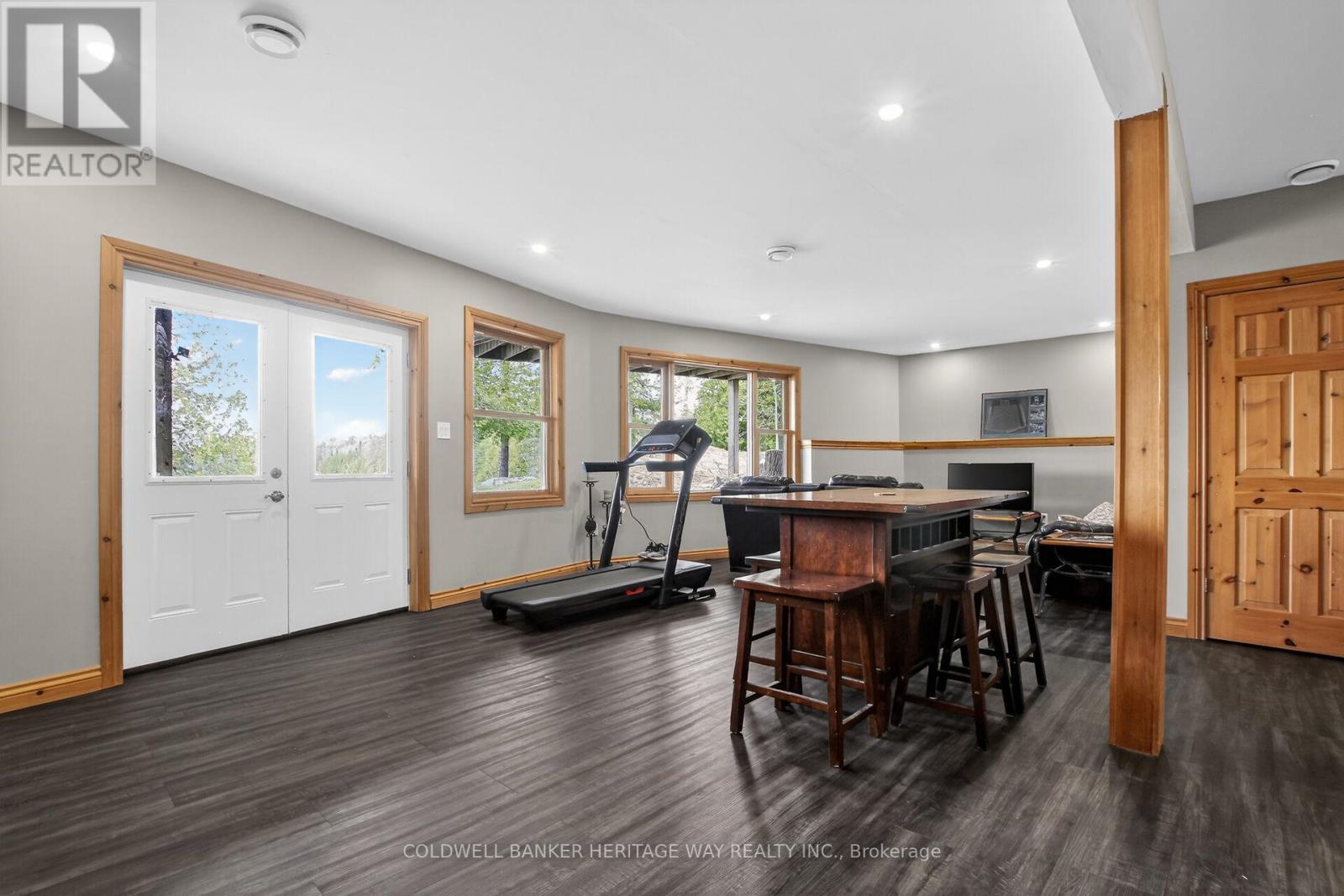 1220 THOMAS LANE - 29