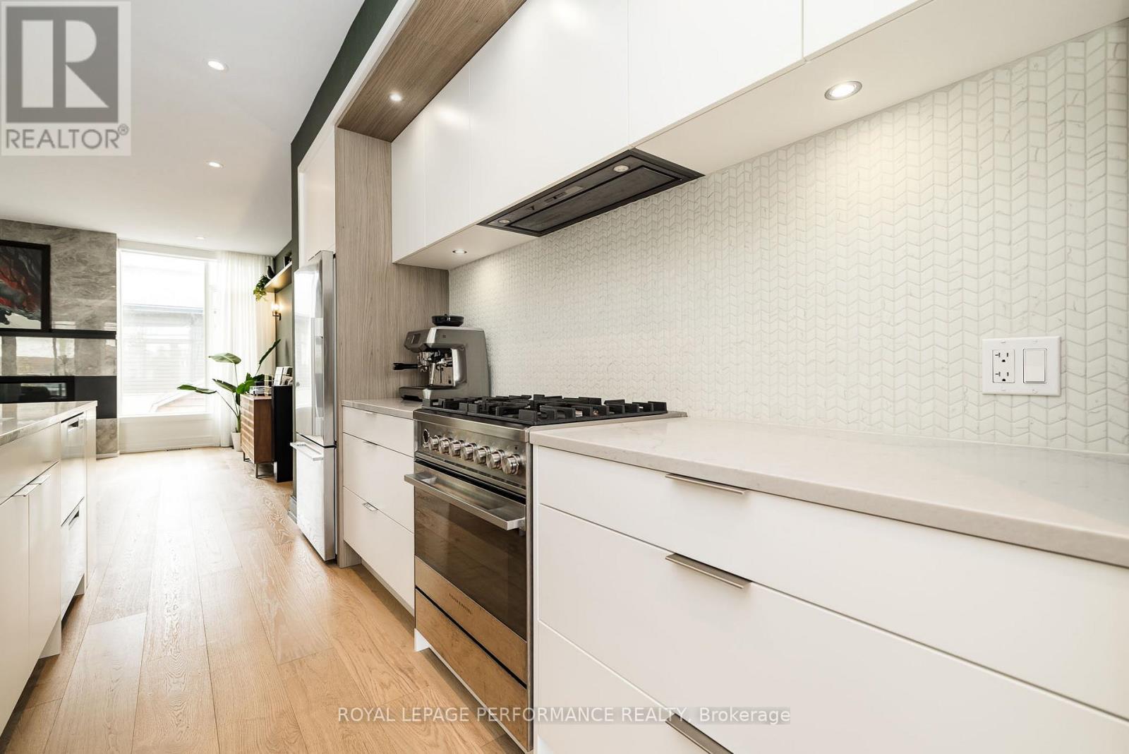 330 KENWOOD AVENUE - 21