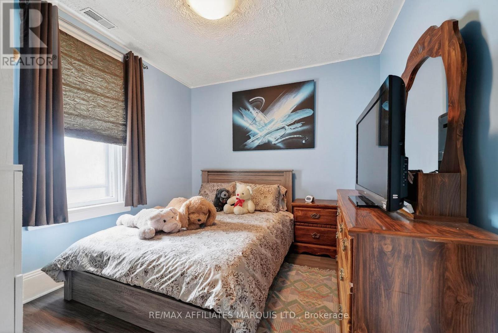 335 FIFTH STREET E - 23